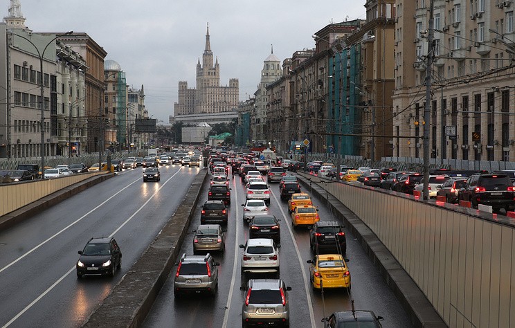 Пробки ожидаются на дорогах Москвы вечером 20 июля из-за дождя и дачных поездок