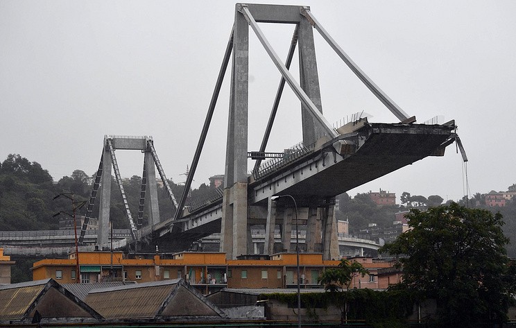 Число жертв обрушения моста в Генуе выросло до 35