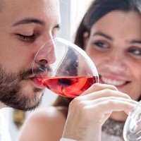 Потребление вина способствует здоровью сердца, но может повышать риск смерти