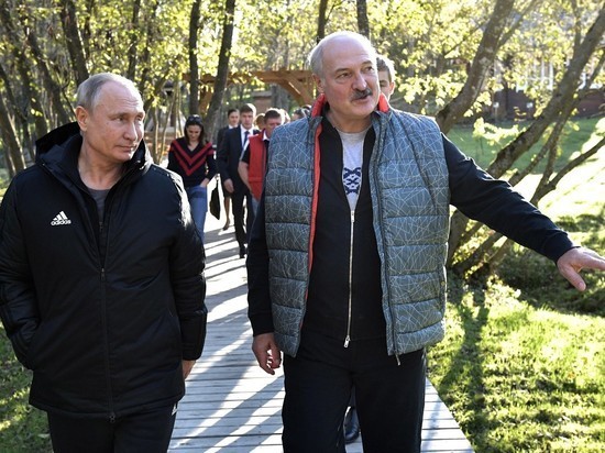 Лукашенко прокатил Путина по малой родине и угостил драниками