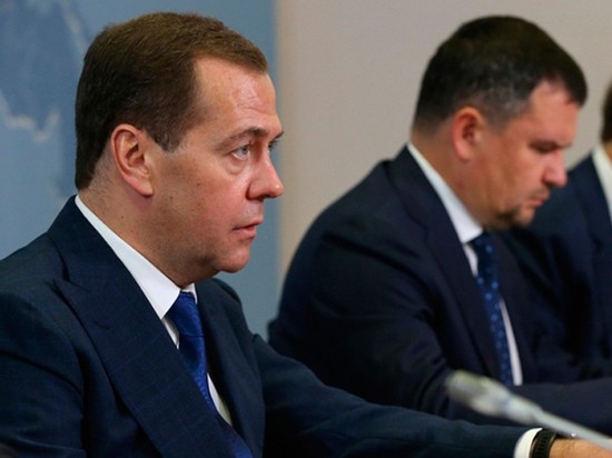 У Медведева сдали нервы: начал угрожать нефтяникам