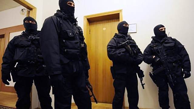 Полицейские провели следственные мероприятия в здании ПФР в Дагестане