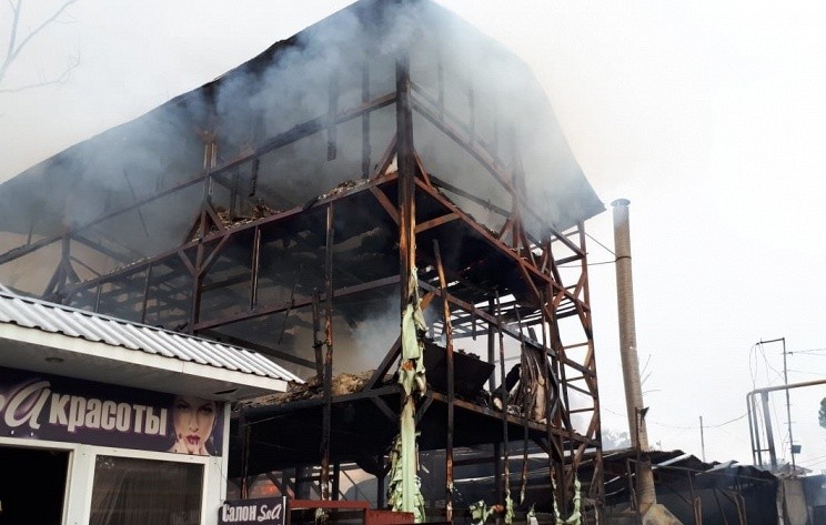 Источник: семь человек погибли при пожаре в Сочи