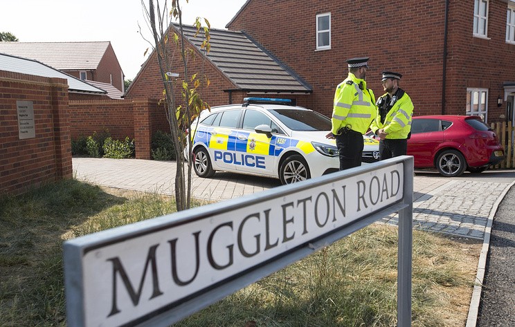 Британская полиция нашла в доме отравившегося в Эймсбери бутылку со следами "Новичка"