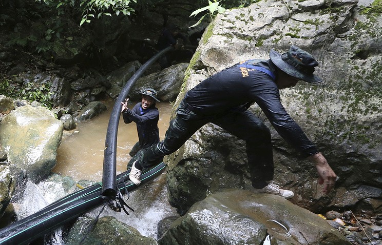 В Таиланде семьи школьников дали согласие на их эвакуацию из пещеры Кхао Луанг