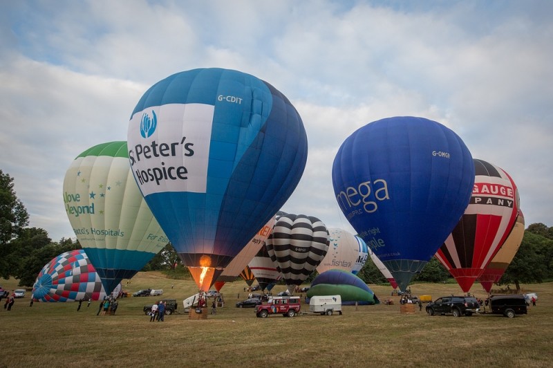 Полеты над английским поместьем. В Бристоле готовятся к фестивалю воздушных шаров