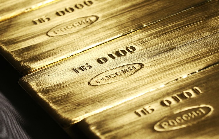 Bloomberg: Россия увеличила закупки золота до максимума с начала года из-за санкций США