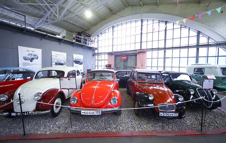 Вход в музей старинных автомобилей можно оплатить картой "Тройка"