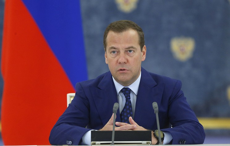 Медведев не проводит публичных мероприятий из-за спортивной травмы
