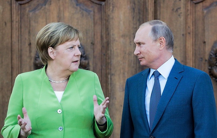 Путин и Меркель согласились, что политизировать проект "Северный поток - 2" неправильно