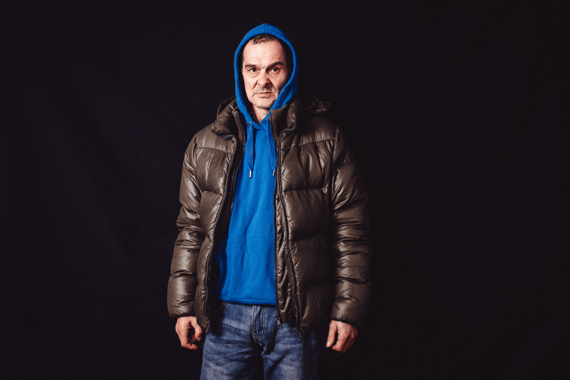 «Пальто ваше — супер, заберу с удовольствием»: как одежда москвичей спасает бездомных