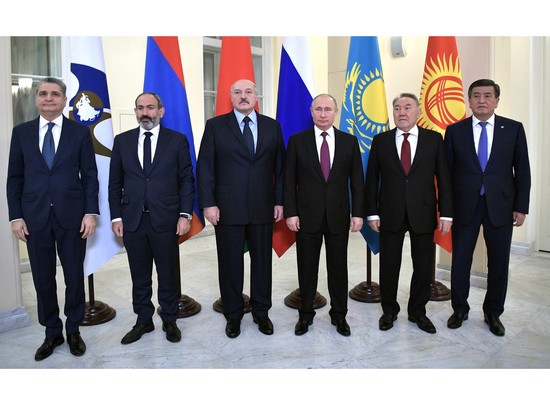 Лукашенко устроил скандал Путину на саммите ЕАЭС