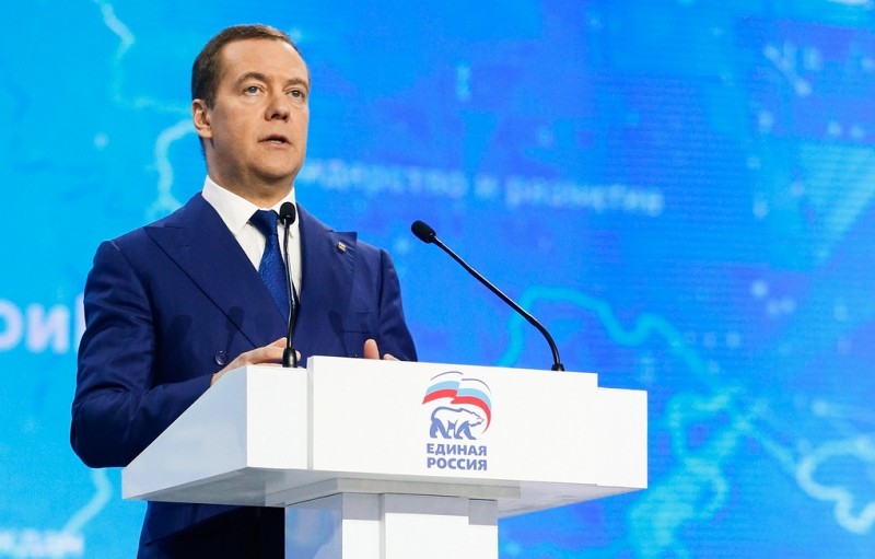 Медведев: "Единая Россия" будет успешной и продолжит работать на благо страны