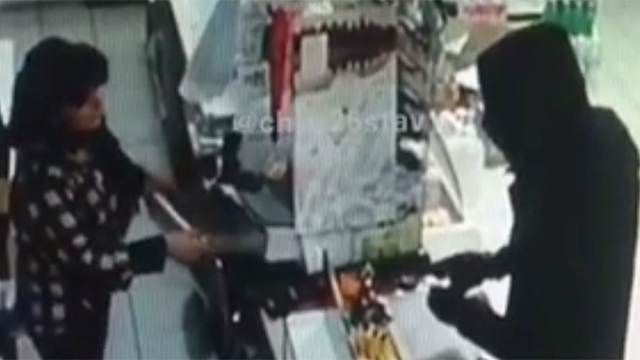 В Сети появилось видео вооруженного ограбления магазина в Ставрополе