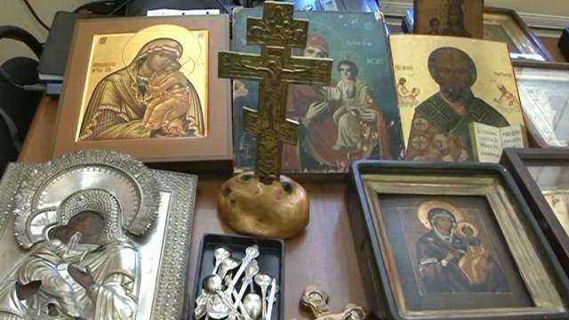 Вооруженные преступники с кувалдой ограбили церковную лавку в Москве