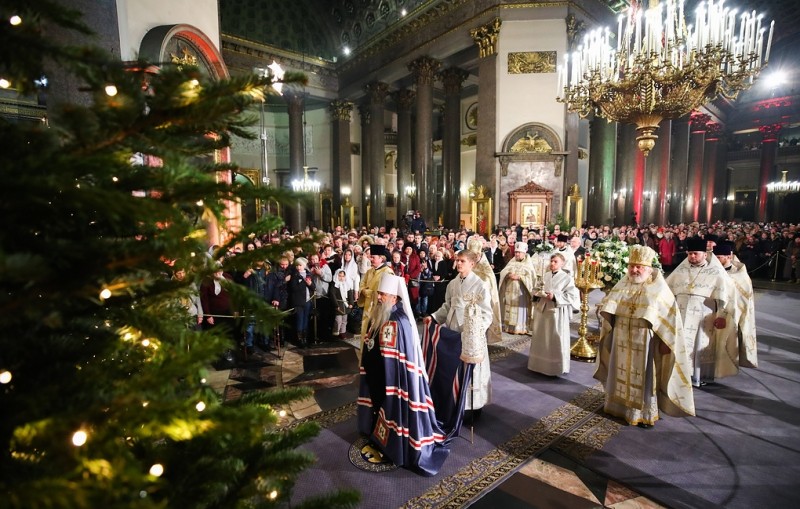 Верующие в Петербурге будут встречать Рождество в 350 храмах