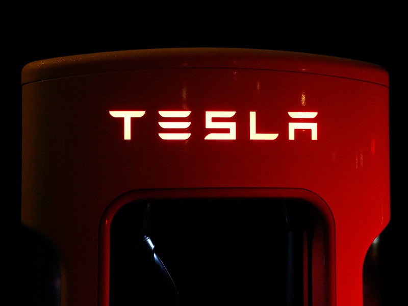  Tesla впервые в своей истории получила прибыль в течение двух кварталов подряд