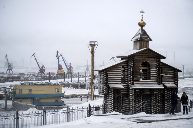 "Где собаками, а где и оленями". Как живет самая северная и самая молодая епархия России