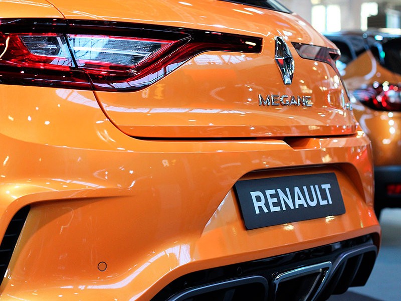  Renault будет продавать машины в России через интернет
