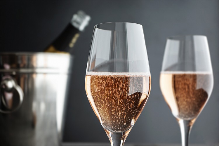 Найди отличия между шампанским, игристым, кавой и просекко: все о мире пузырьков