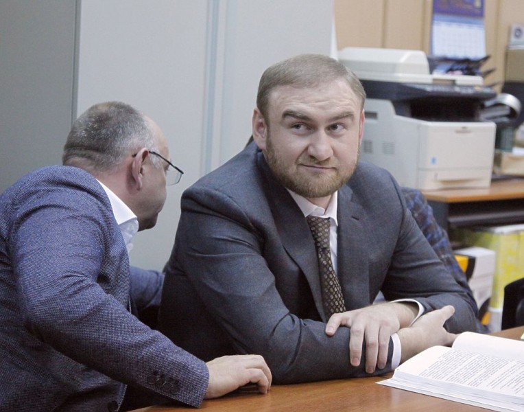 Террорист заставил сенатора Арашукова вспомнить русский язык