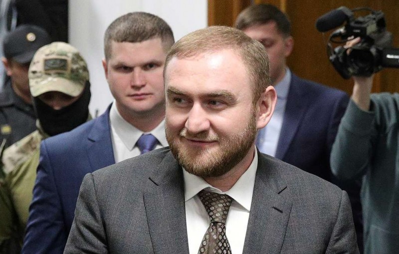 Источник: следствие считает, что сенатор Арашуков заплатил 1,5 млн рублей за два убийства