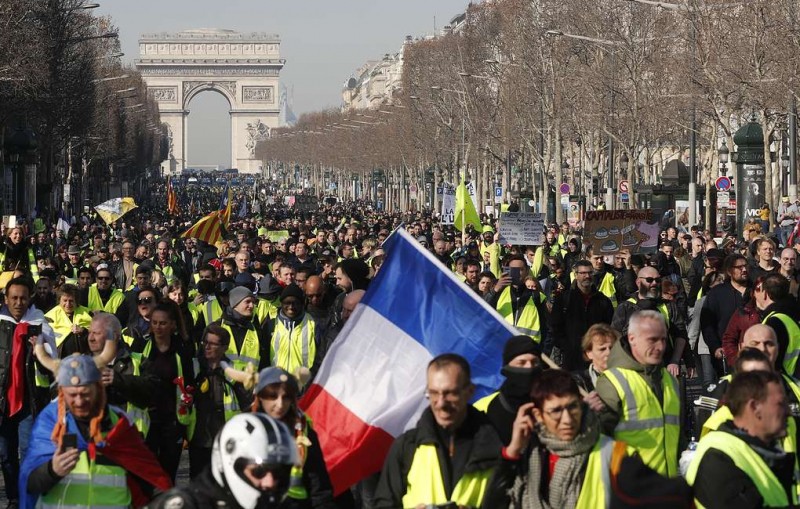 Единство и многочисленность. Во Франции состоится 15-я волна протестов "желтых жилетов"
