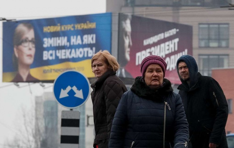 МВД Украины подозревает штаб Порошенко в подкупе избирателей за счет госбюджета