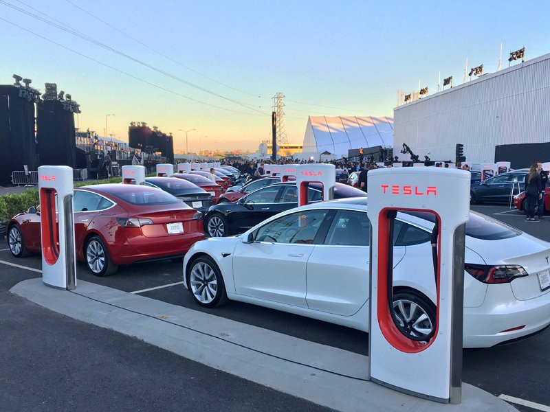  За месяц продаж в Европе Tesla Model 3 стала самым популярным электромобилем