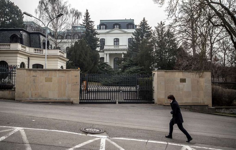 Посольство в Чехии пообещало, что отказ во въезде сотруднику МИД РФ не оставят без ответа