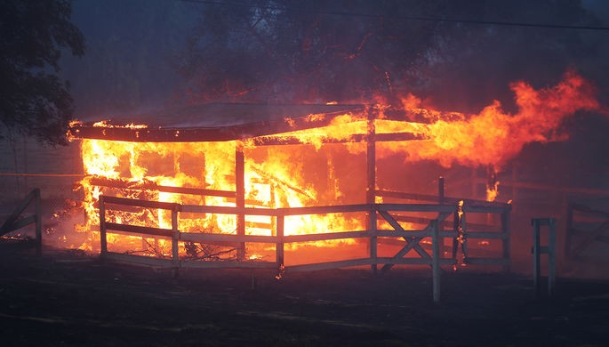 При пожаре в дагестанском селе сгорело 30 домов