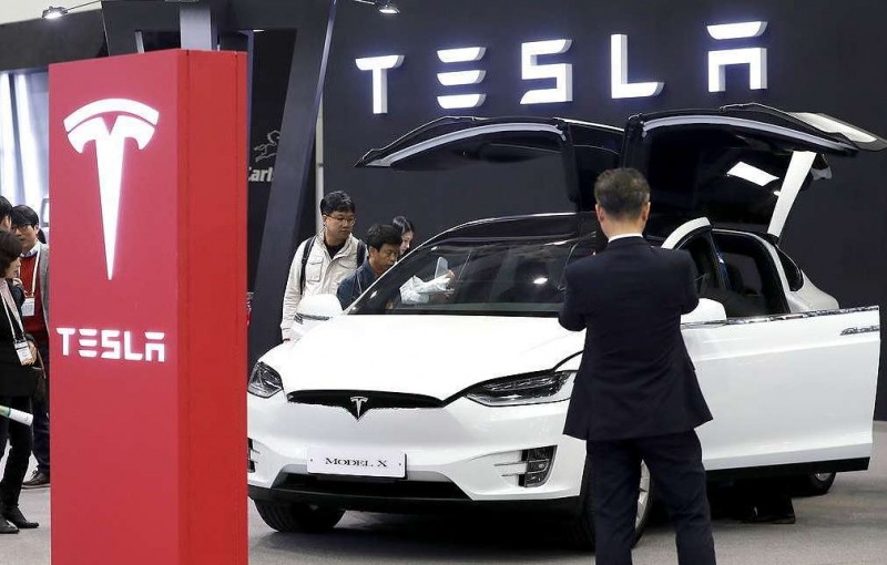 Tesla объявила о полном переходе продаж электрокаров на режим онлайн