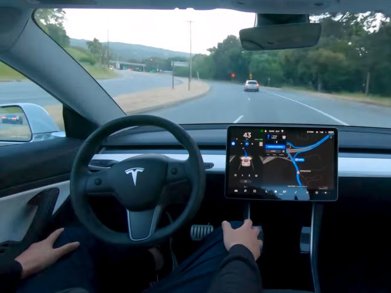  Tesla представила новую систему автопилота своих машин и анонсировала запуск сервиса беспилотных такси (ВИДЕО)