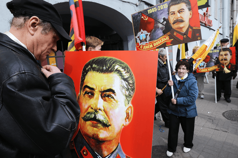 Почему 70% россиян любят Сталина? Рассуждают социолог, историк, культуролог и журналист