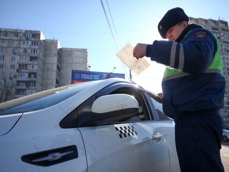  При проверке таксистов в Москве полицейские поймали 9 человек, находившихся в розыске