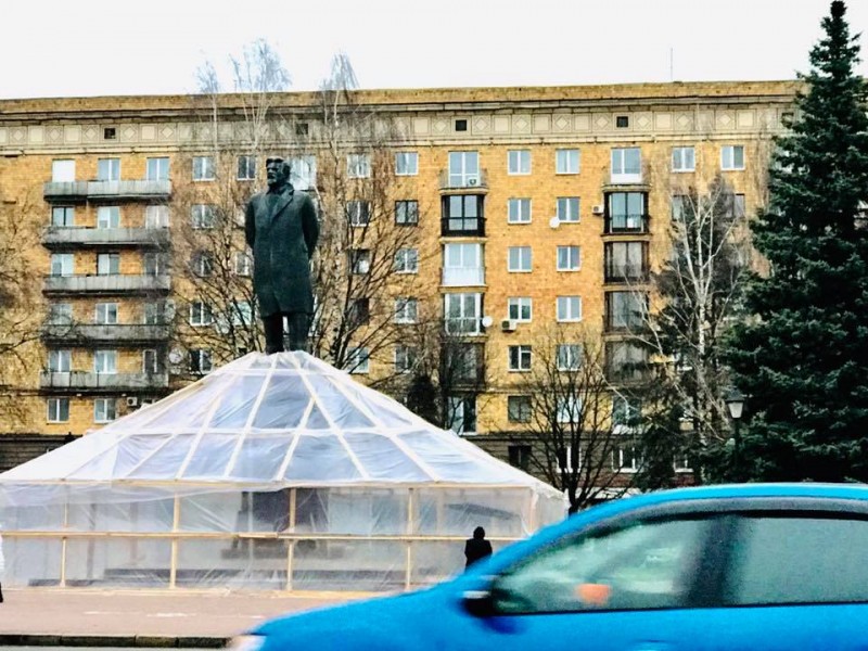 «С подавляющим большинством этих монументов нам надо прощаться». Что делать с памятниками Ленину?
