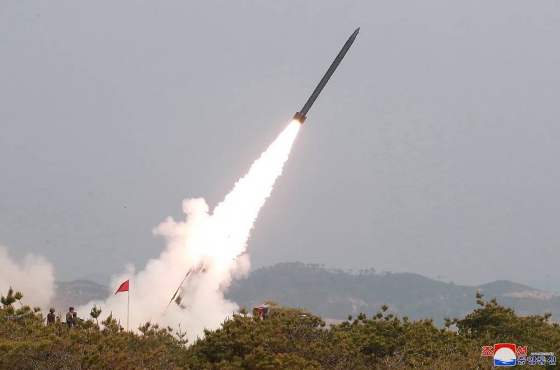 СМИ КНДР опубликовали фотографии учений с запуском новых тактических управляемых ракет
