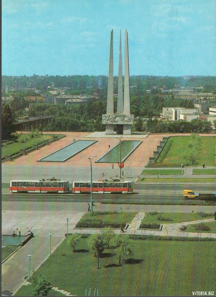 Высокое место, «Рогатка» и сквер-боль. История самой большой площади в Беларуси