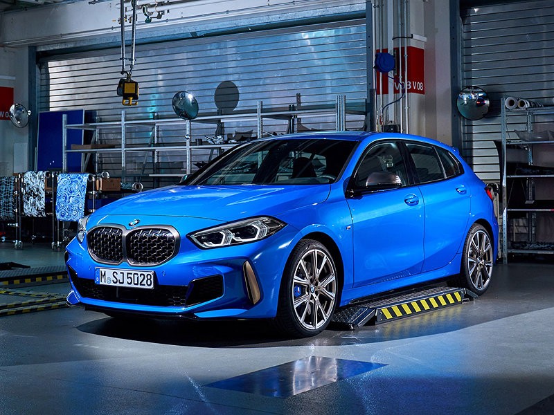  BMW представила полностью новый хэтчбек 1-Series (ФОТО)