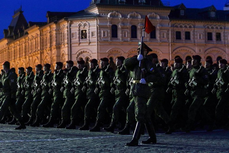 Вторая ночная репетиция военного парада прошла на Красной площади