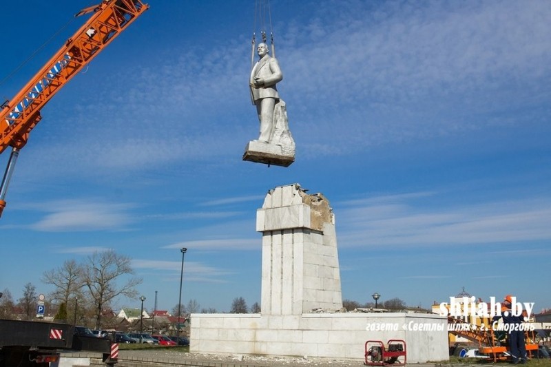 «С подавляющим большинством этих монументов нам надо прощаться». Что делать с памятниками Ленину?