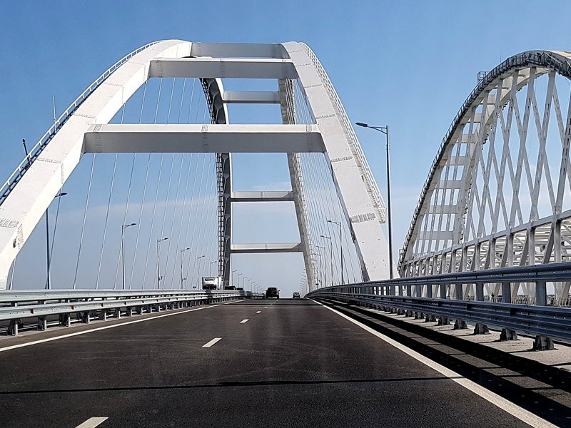  Превысивший скорость на Крымском мосту водитель разогнался до рекордных 243 км/ч
