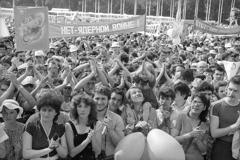 Чернобыль, панки и митинги протеста: фотохроника страны за несколько лет до падения СССР
