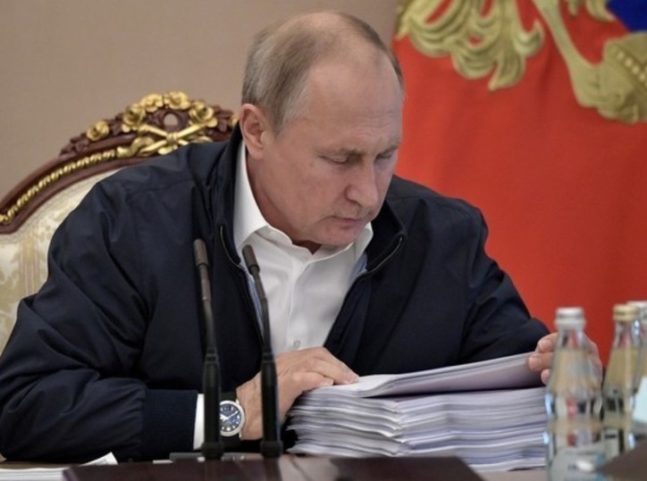 "Прямая линия Путина -  шоу спецслужб?": онлайн ответов президента
