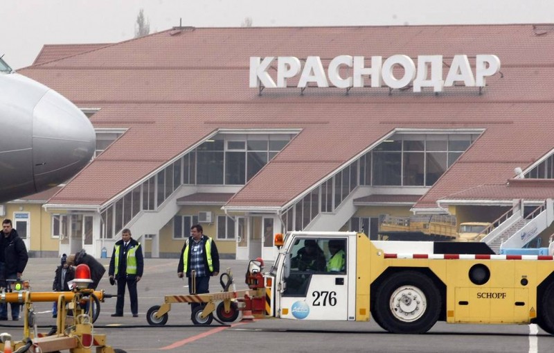 Самолет совершил жесткую посадку в аэропорту Краснодара