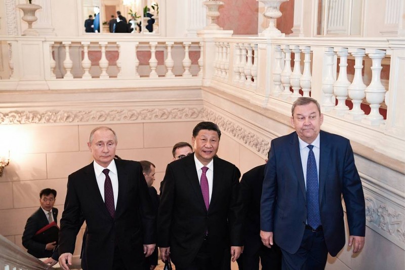 Путин и Си Цзиньпин получили в подарок фрагмент ленты ТАСС 70-летней давности