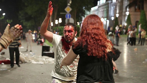 В Тбилиси произошла стычка между участниками протеста и оппозиционерами