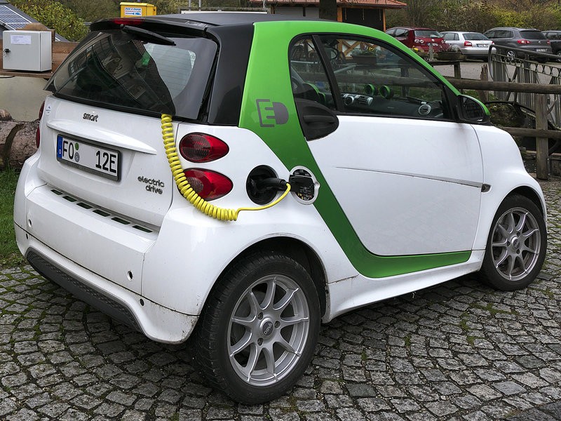  Европейские законодатели обязали автопроизводителей делать электромобили шумными