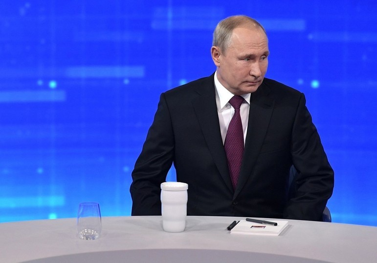 "Прямая линия Путина -  шоу спецслужб?": онлайн ответов президента