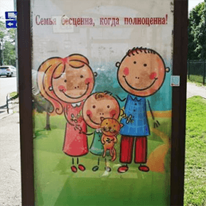 «Надо было смотреть, за кого замуж выходишь»: каково это — быть одинокой мамой в России